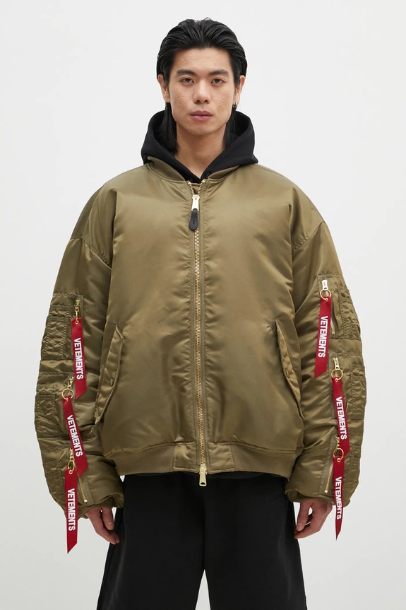 VETEMENTS reversible bomber jacket Cargo Bomber oversize green UA66JA300E