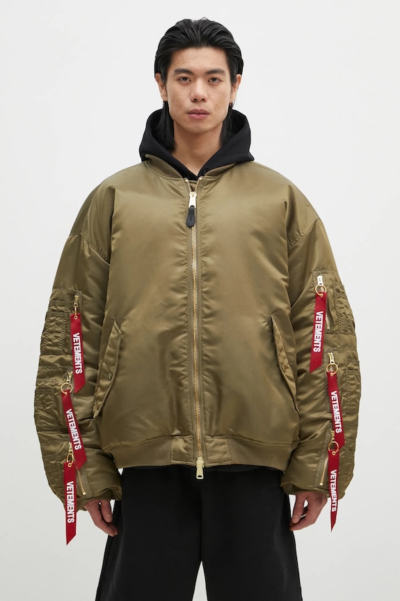 VETEMENTS reversible bomber jacket Cargo Bomber oversize green UA66JA300E
