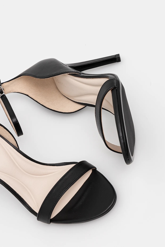 Πέδιλα Calvin Klein HEEL SANDAL 90 - LTH μαύρο HW0HW02337