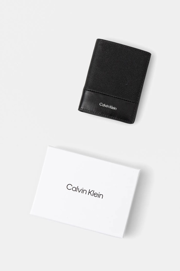 Δερμάτινο πορτοφόλι Calvin Klein μαύρο K50K512679