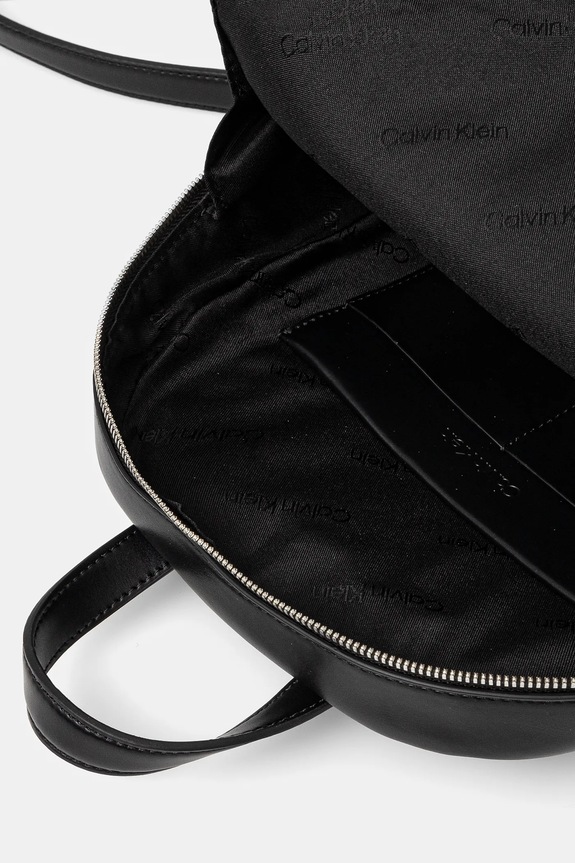Batoh Calvin Klein K60K613185 černá
