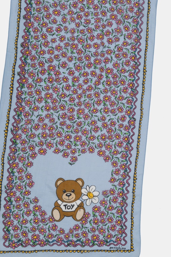 Šála ze směsi hedvábí Moschino 45 x 150 cm M3251.3322 modrá SS25