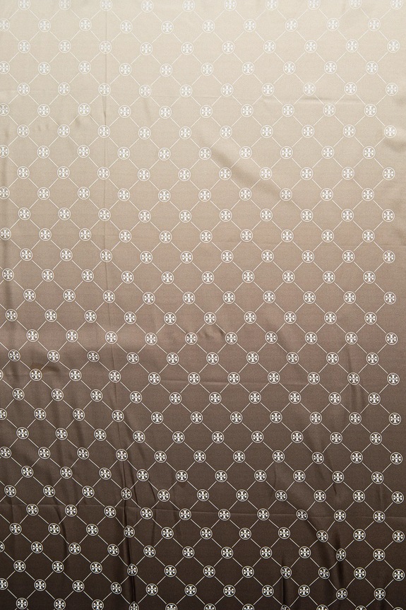 Hedvábná šála Tory Burch T Monogram Silk Oblong 167410.250 béžová SS25