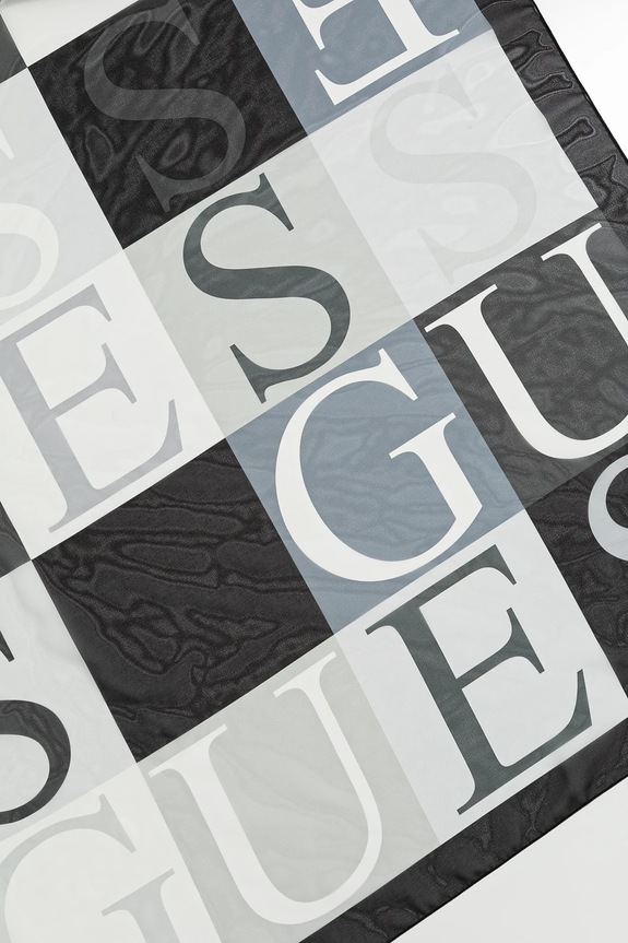 Šátek Guess AW5295.SIL12 černá SS25