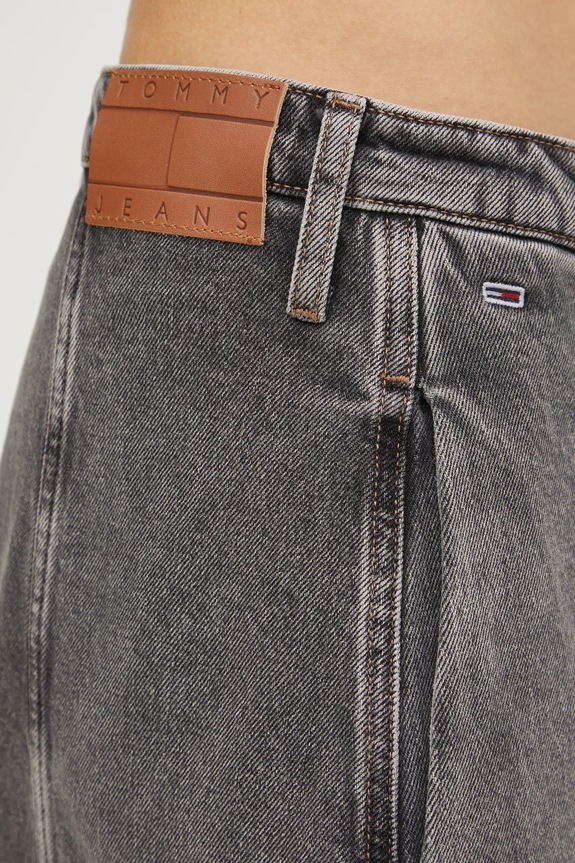 Rifľová sukňa Tommy Jeans DW0DW19799 sivá