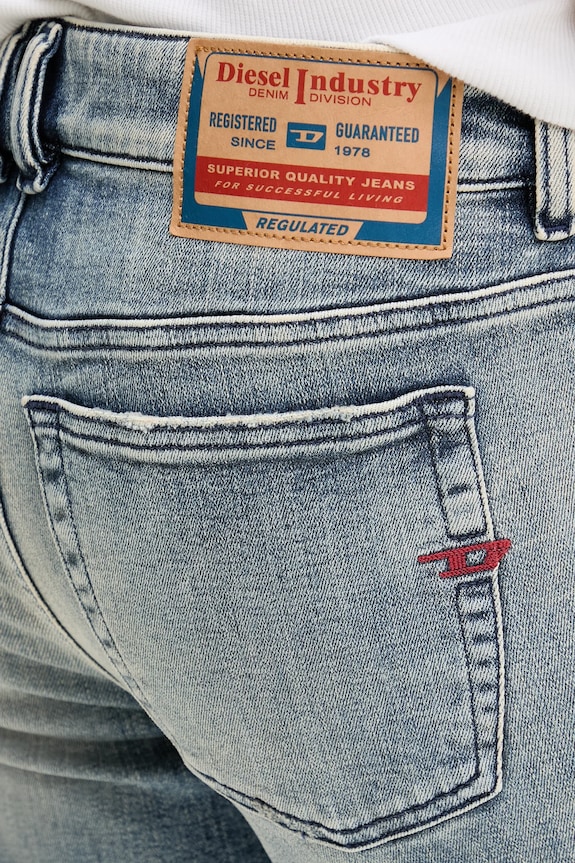 Diesel jeansy 1979 SLEENKER L.32 TROUSERS niebieski A03594.09K58