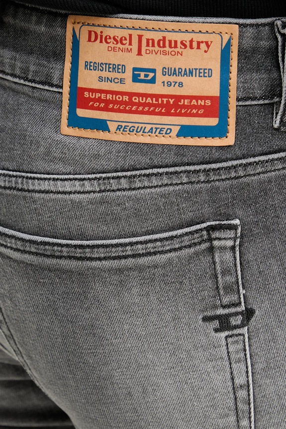 Diesel jeansy 1979 SLEENKER L.32 TROUSERS szary A03594.0BMBS
