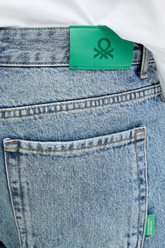 United Colors of Benetton jeansy bawełniane niebieski 4W9KUE01U