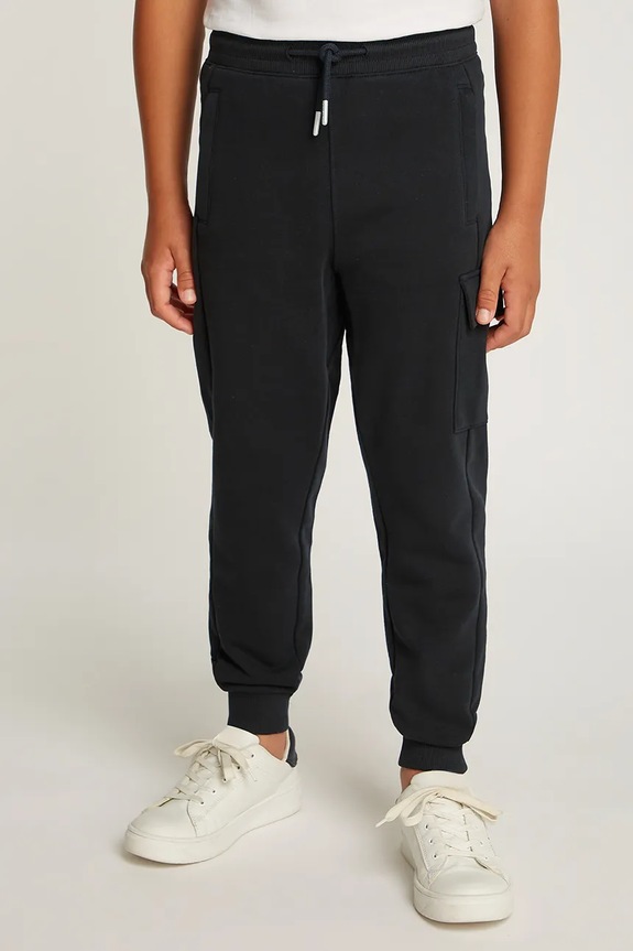Calvin Klein Jeans spodnie dresowe bawełniane dziecięce RELAXED TAPERED LEG CARGO bawełna czarny IB0IB02409.PPYA