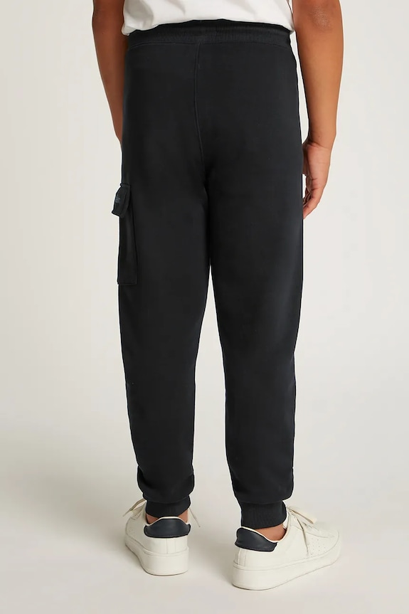 Calvin Klein Jeans spodnie dresowe bawełniane dziecięce RELAXED TAPERED LEG CARGO czarny IB0IB02409.PPYA
