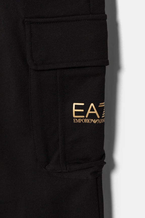 Chlapec Detské bavlnené tepláky EA7 Emporio Armani 7B000028.AF10380 čierna