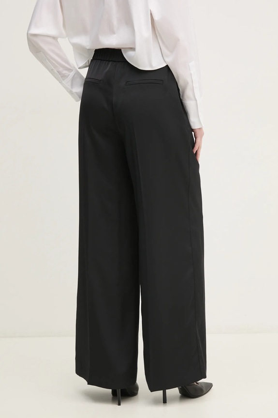 Odzież Calvin Klein spodnie K20K207978 czarny
