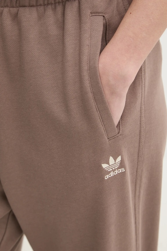 adidas Originals pamut melegítőnadrág Essential JD1523 barna