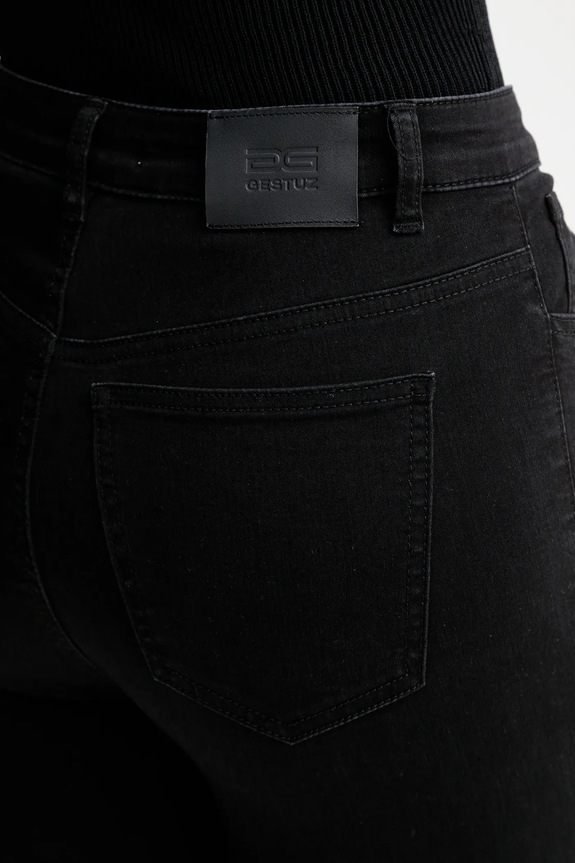 Traperice Gestuz 10910083 crna