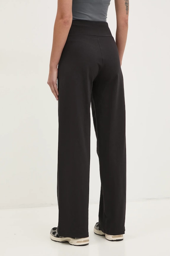 Odzież Puma spodnie dresowe Essential Logo 682428 czarny