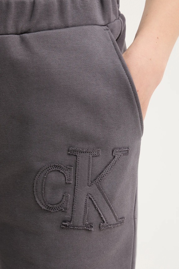 Calvin Klein Jeans pamut melegítőnadrág szürke J20J225355