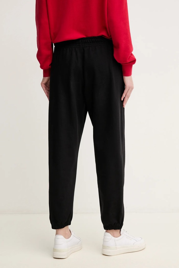 Odzież Calvin Klein Jeans spodnie dresowe LV047B235G czarny