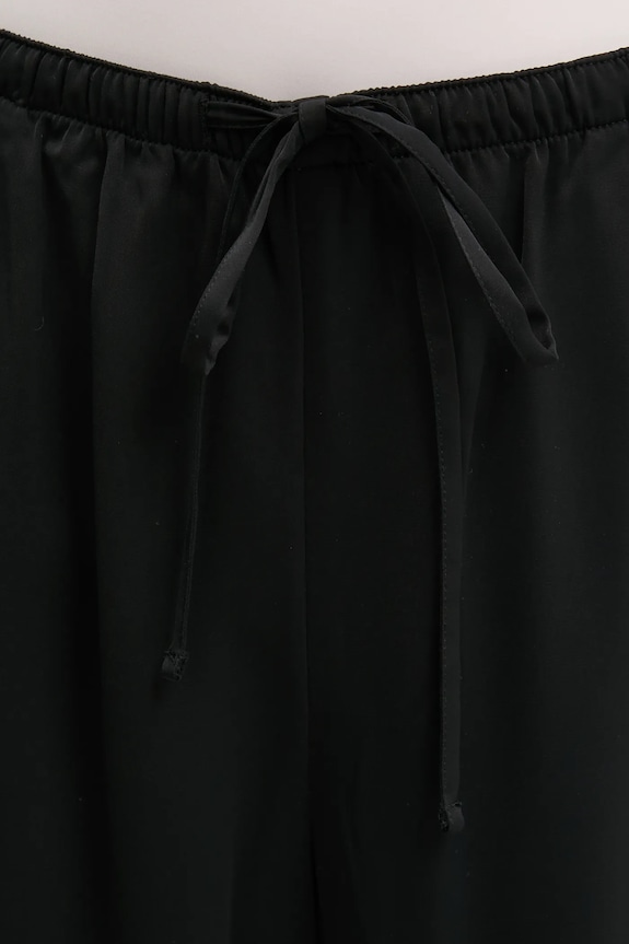 Nohavice Abercrombie & Fitch čierna KI156.5147.900