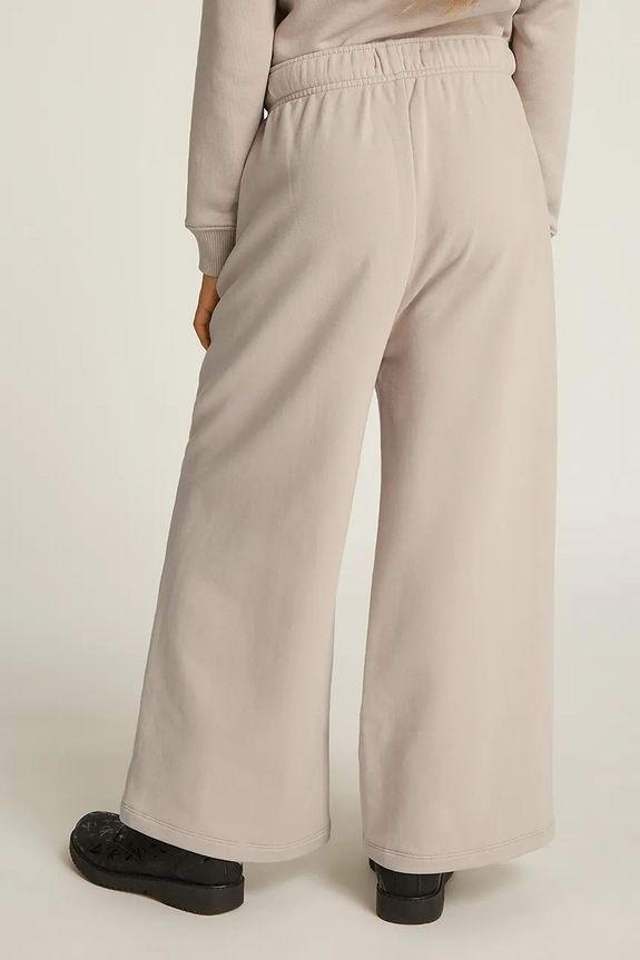 Calvin Klein Jeans spodnie dresowe dziecięce HANDW LOGO WIDE beżowy IG0IG02775.128.176.PPYA
