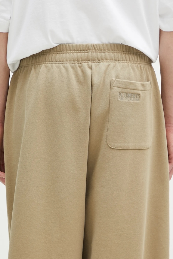 VETEMENTS spodnie dresowe Oval Logo beżowy UA66SP600T