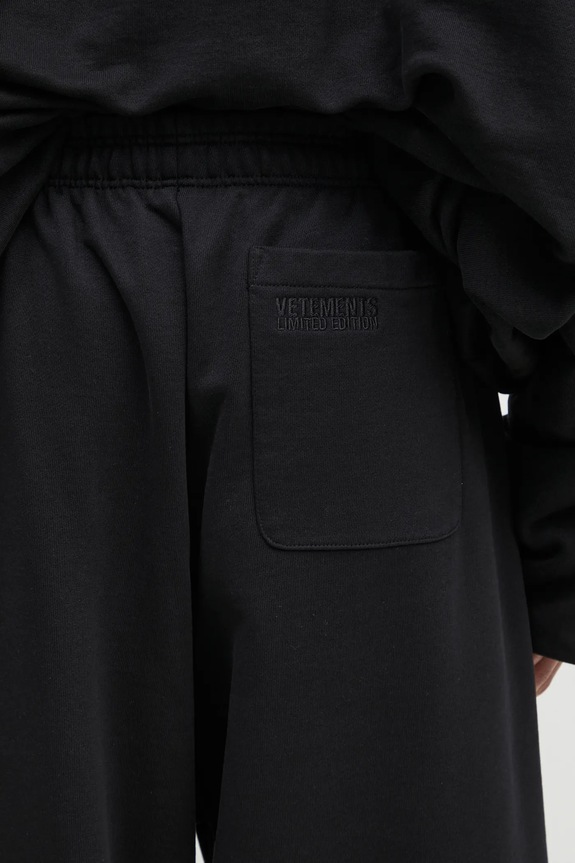 VETEMENTS joggers Embroidered Logo black UA66SP630B