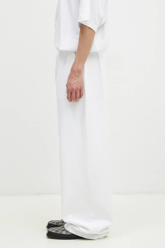 VETEMENTS spodnie dresowe Embroidered Logo UA66SP630W biały SS25