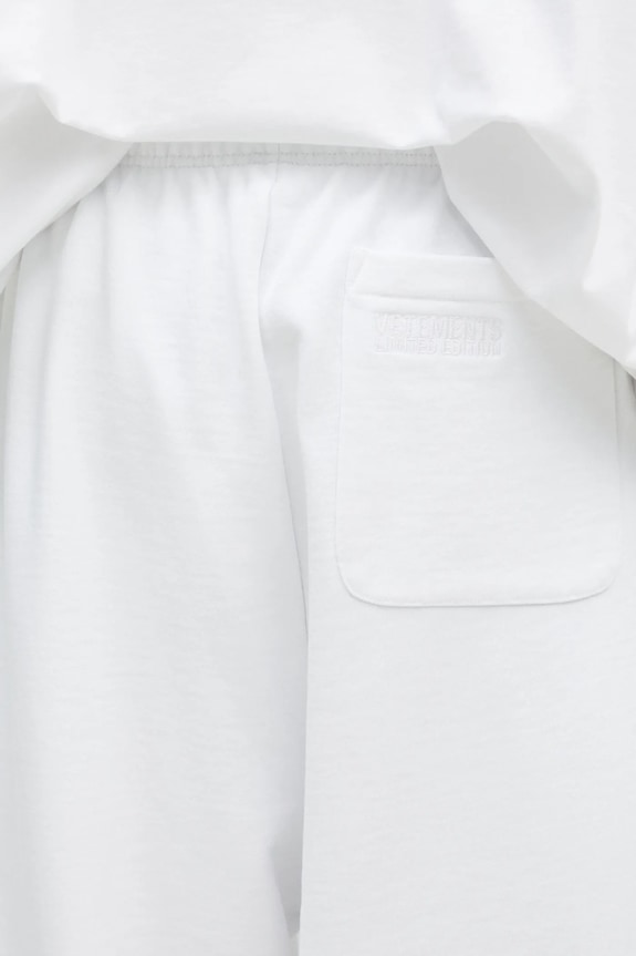VETEMENTS spodnie dresowe Embroidered Logo biały UA66SP630W