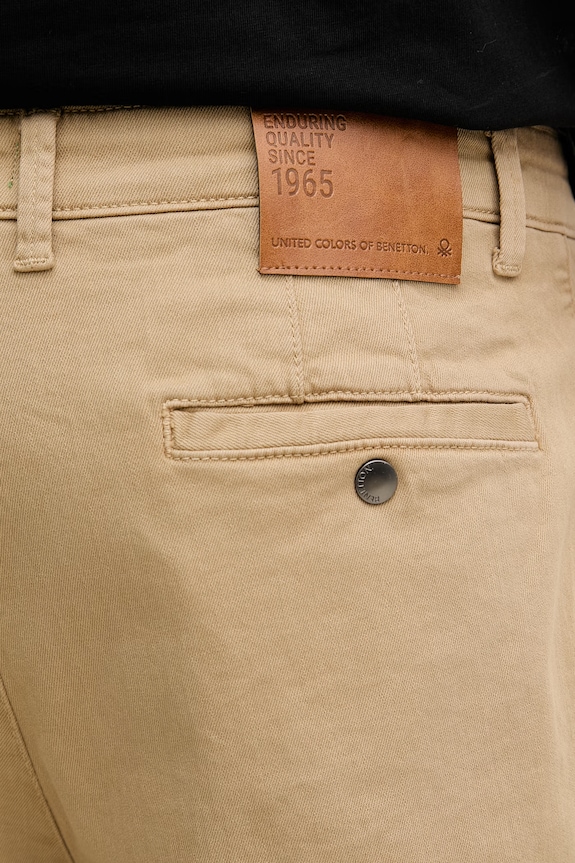United Colors of Benetton nohavice chinos pánske bavlnené s elastanom béžová 4Q60UF05G