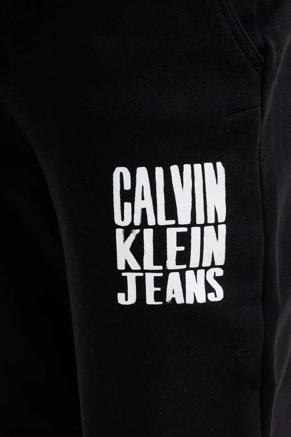 Bavlněné tepláky Calvin Klein Jeans černá J30J327535