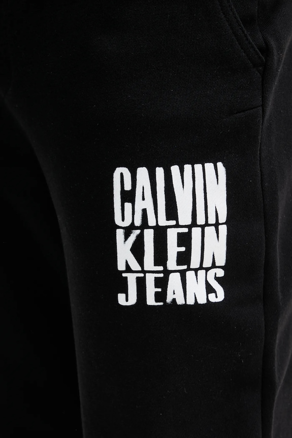 Bavlněné tepláky Calvin Klein Jeans černá J30J327535