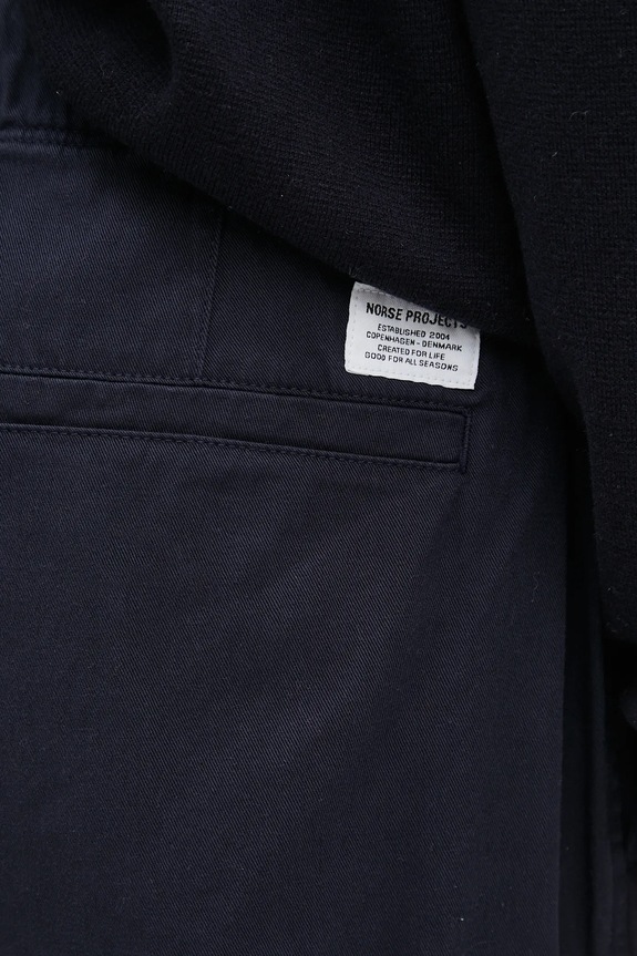 Nohavice Norse Projects Ezra Light Stretch tmavomodrá N25.0369.7004