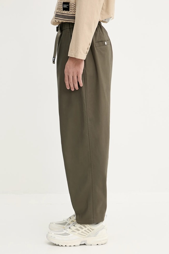 The North Face pantaloni Woven NF0A8AGW21L1 verde SS25