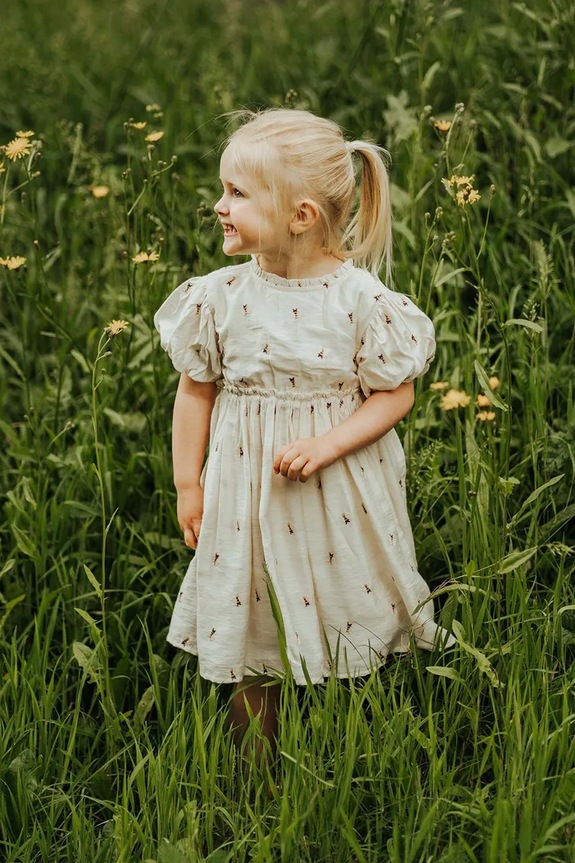 Donsje sukienka Clarize Dress Bees rozkloszowany biały 4095002.68.92