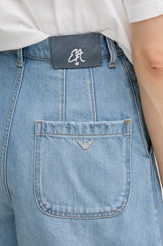 Emporio Armani pantaloni scurți jeans albastru EW001498.AF12675