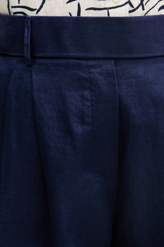 United Colors of Benetton pantaloni scurți de damă din in bleumarin 4AGHD901V