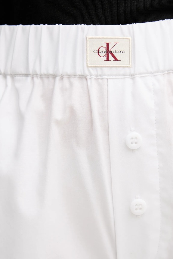Βαμβακερό σορτσάκι Calvin Klein Jeans λευκό J20J225218