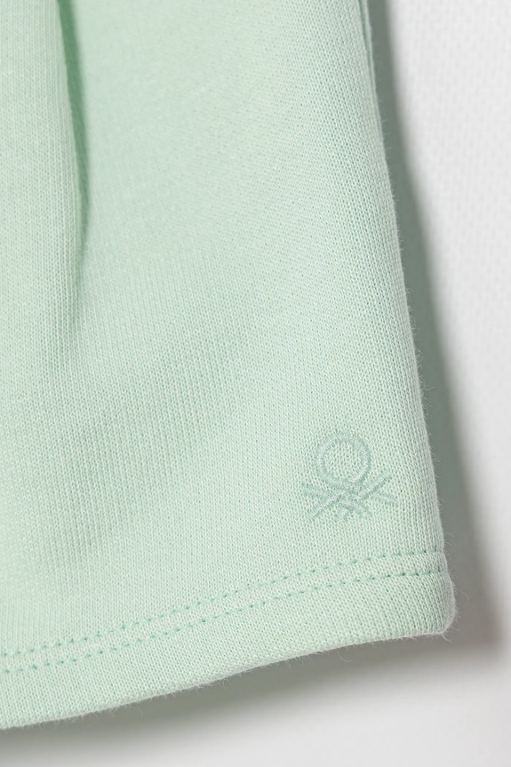 Dievča Detské bavlnené šortky United Colors of Benetton 3J70G901R.P.Seasonal zelená