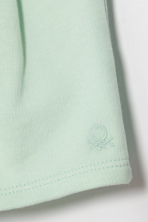 Dievča Detské bavlnené šortky United Colors of Benetton 3J70G901R.P.Seasonal zelená
