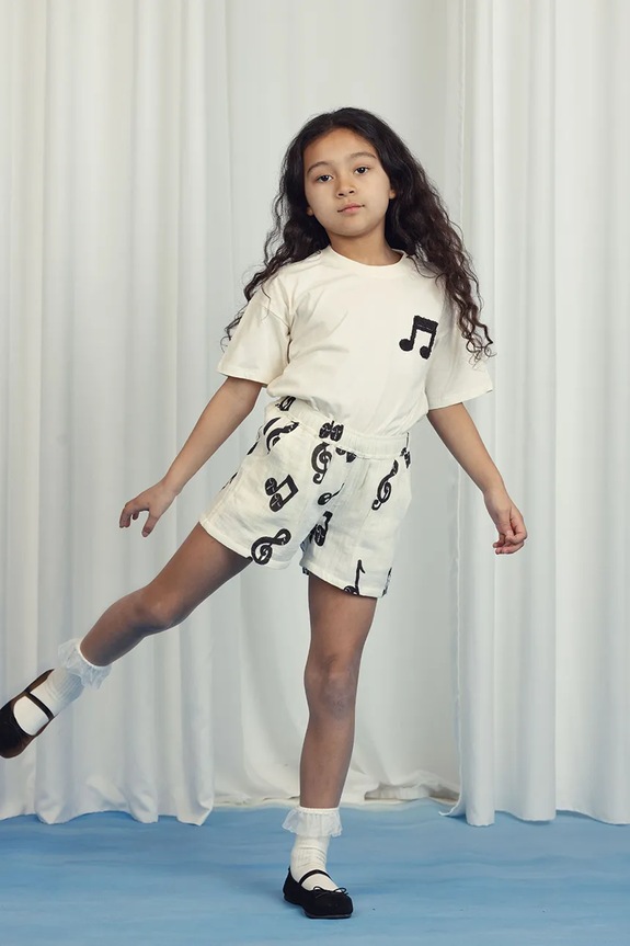 Παιδικό βαμβακερό σορτς Mini Rodini Note εμπριμέ λευκό 2523016210