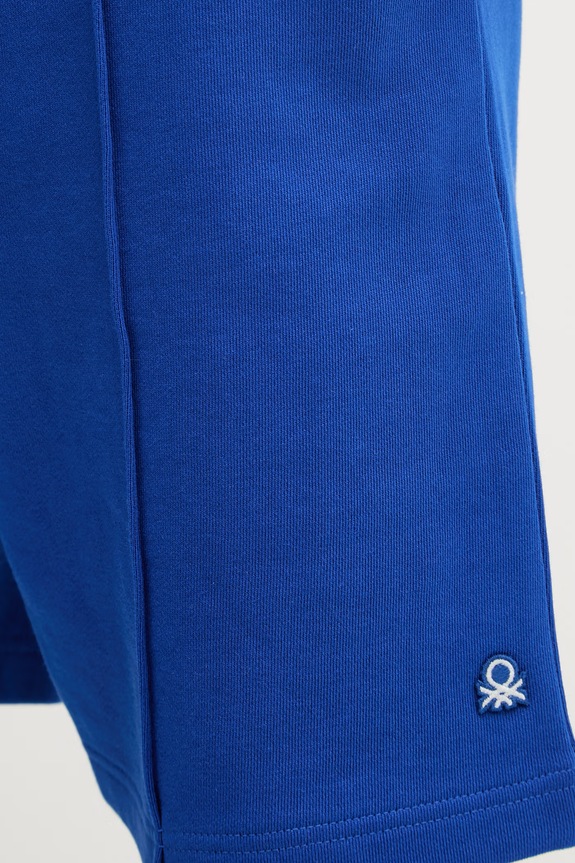 United Colors of Benetton pantaloni scurți de trening pentru bărbați, din bumbac violet 342ZU900X