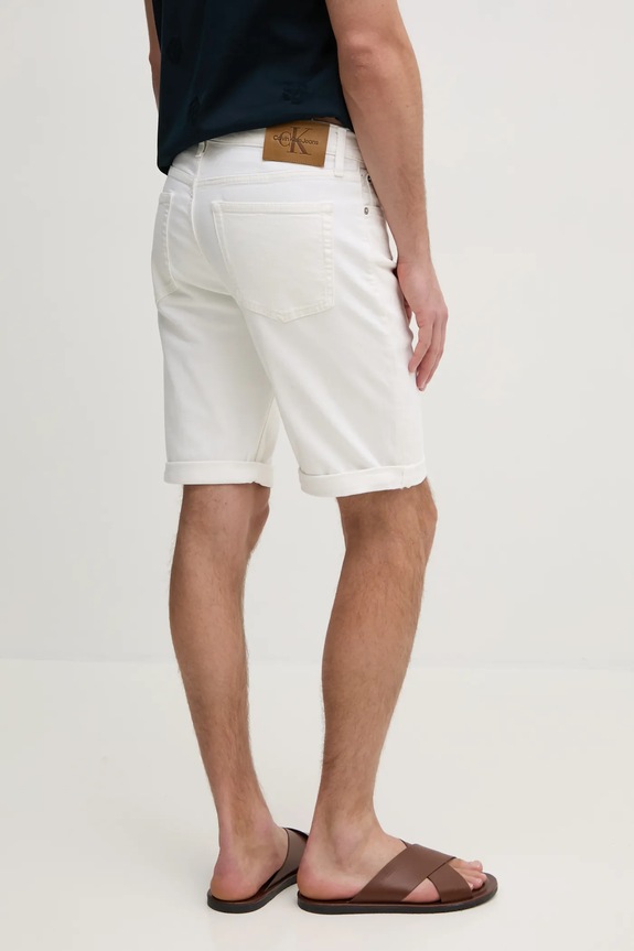Odzież Calvin Klein Jeans szorty J30J327536 biały