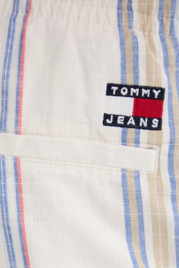 Βαμβακερό σορτσάκι Tommy Jeans λευκό DM0DM21948
