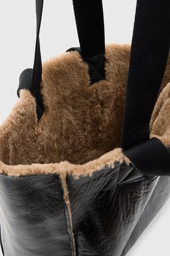 AllSaints geantă din piele cu două fețe IZZY SHEARLING W056XB maro