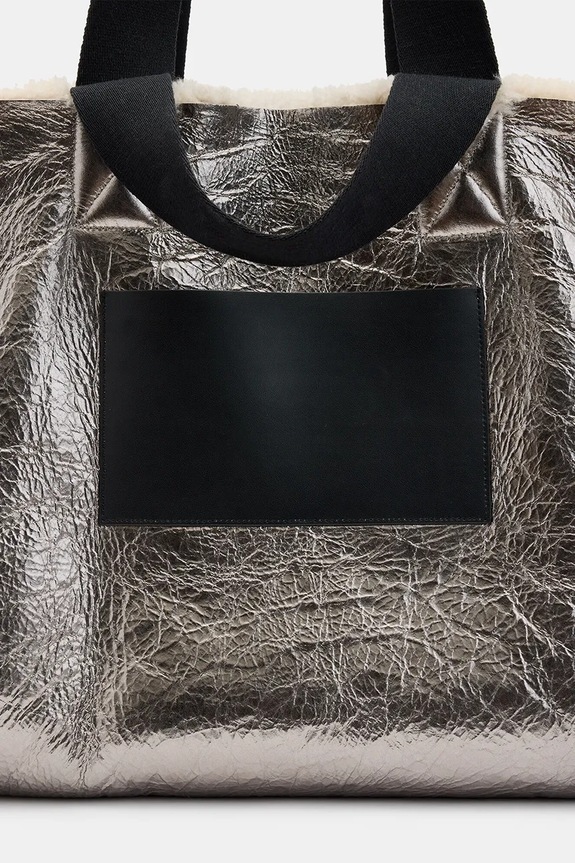 AllSaints geantă din piele cu două fețe IZZY SHEARLING W056XB maro