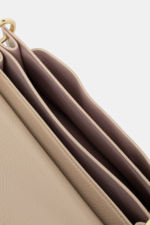 Δερμάτινη τσάντα Coccinelle E1.SSL.18.01.01 μπεζ