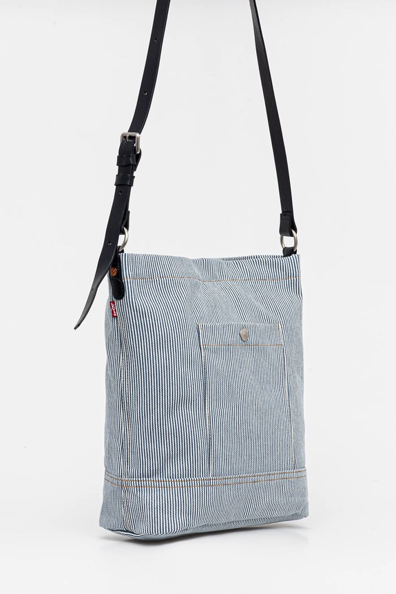 Kabelka Levi's 000IP.0002 modrá SS25