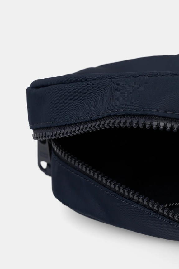 Dětský pytlíček Tommy Hilfiger AU0AU01947.PPYA námořnická modř