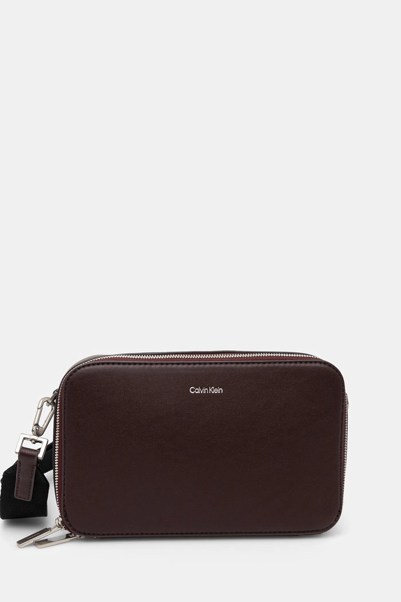 Torba Calvin Klein imitacija zrnate kože smeđa K50K512750
