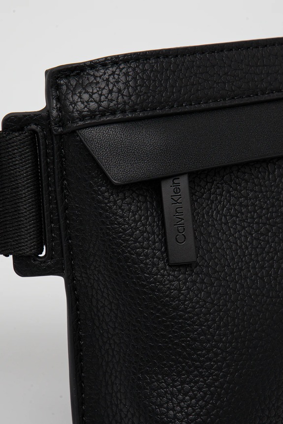 Ľadvinka Calvin Klein čierna K50K512901