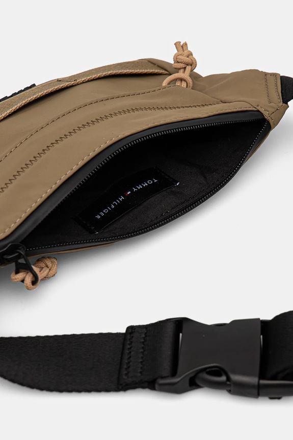 Τσάντα φάκελος Tommy Hilfiger καφέ AM0AM13220